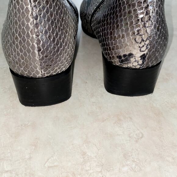 Aquatalia Gray Snake Skin Ankle Boots Embossed Leather Booties Size 6.5 - Picture 5 of 8